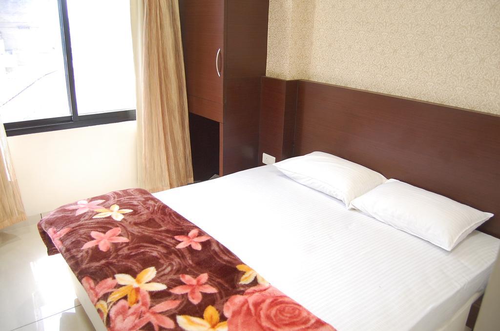 Hotel Poonam Palace Ujjain Quarto foto